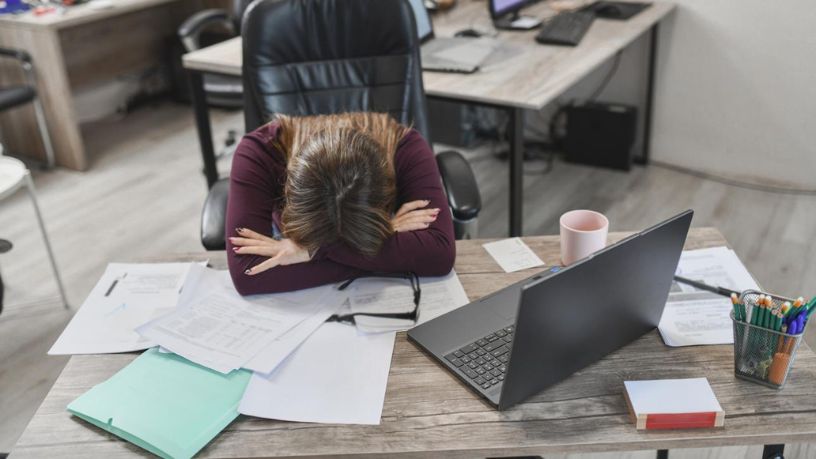 Saúde mental no trabalho: por que empresas ainda ignoram a NR-1 e quais os riscos dessa negligência